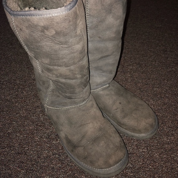 Gray Uggs - Picture 1 of 3